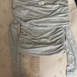 Abercrombie Gray Ruched off the shoulder Long Sleeve Top